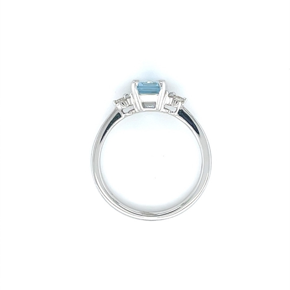 18ct White Gold Diamond & Emerald cut (0.96) Aquamarine Ring - Avenue J ...