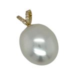 White South Sea Pearl Pendant Set with Diamonds