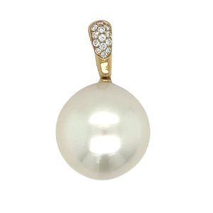 18ct Yellow Gold Pendant with Diamonds and South Sea Pearl