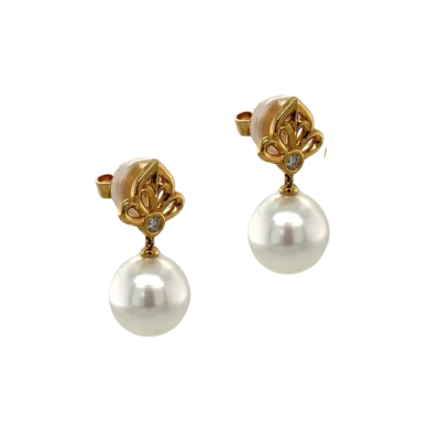 18ct Floral design Pearl Studs with Diamond
